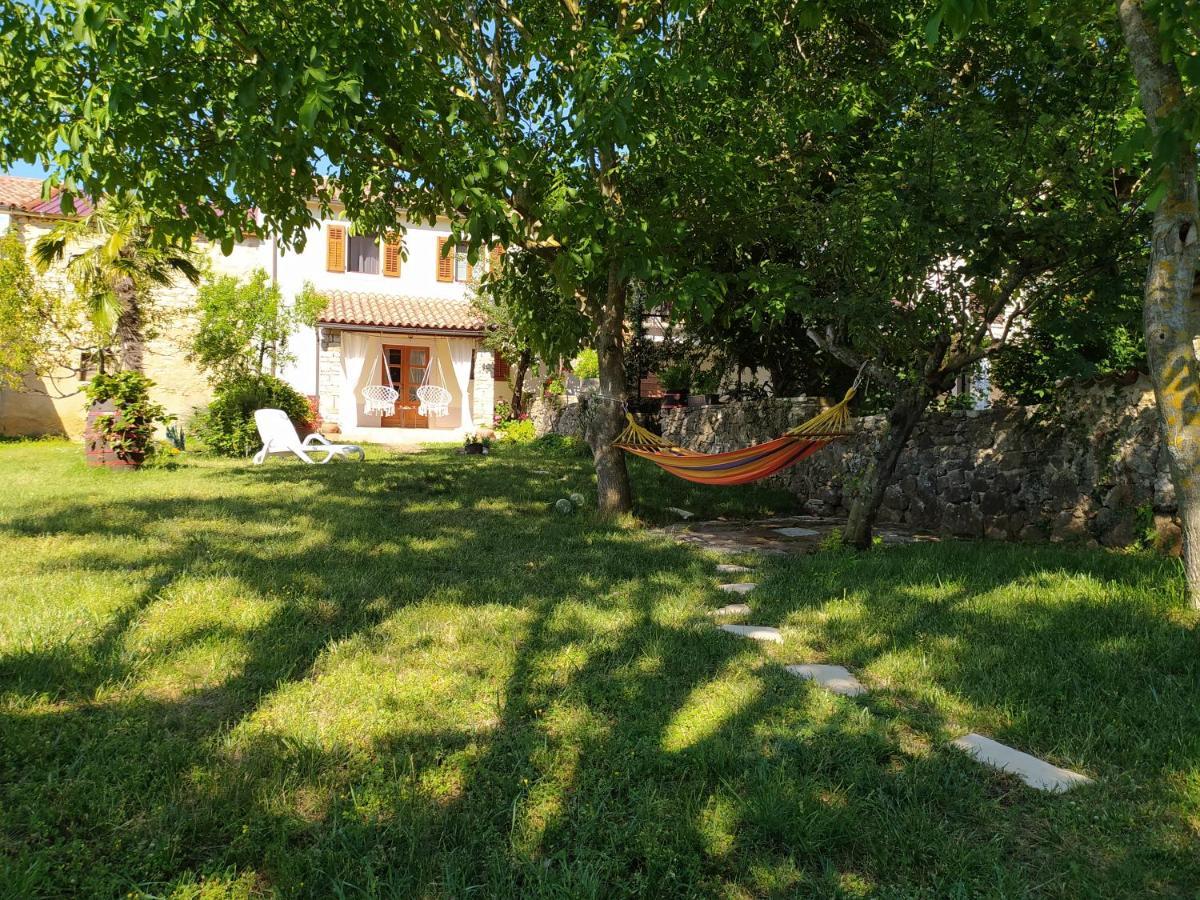 Apartment Parenzana, Little Row House With Big Green Yard In Central Istria Rakotule Exterior photo