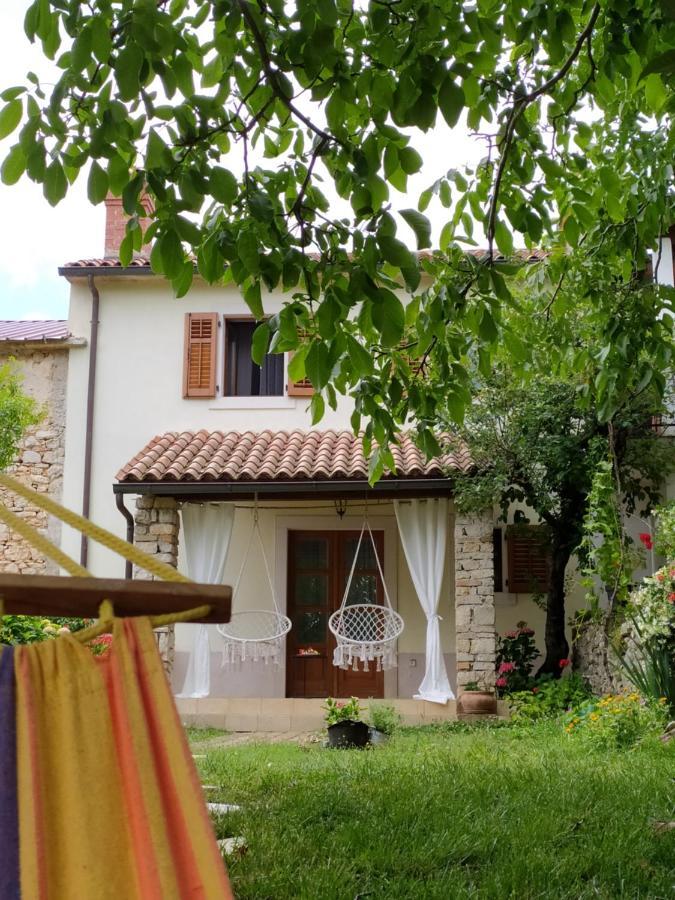 Apartment Parenzana, Little Row House With Big Green Yard In Central Istria Rakotule Exterior photo