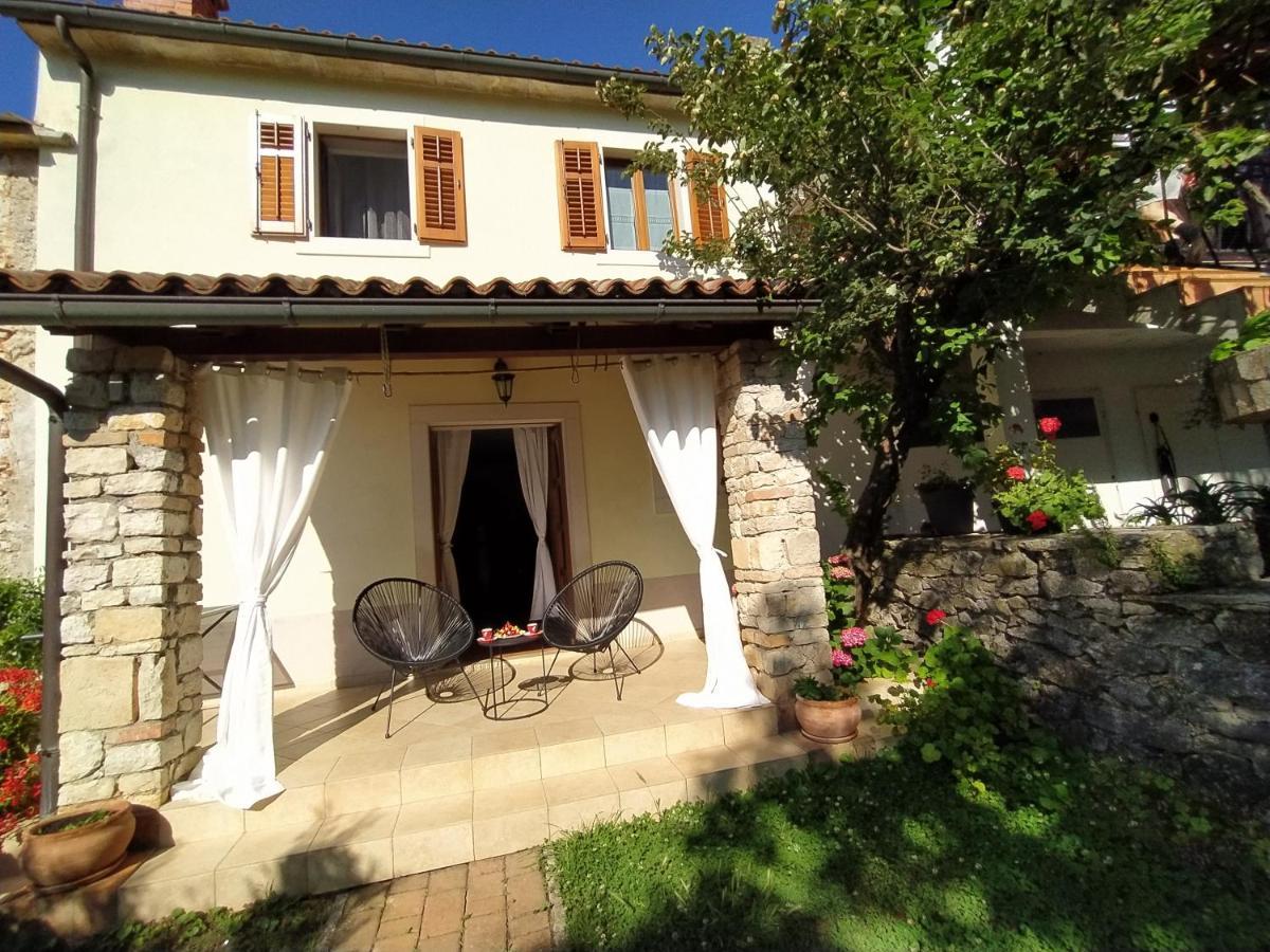 Apartment Parenzana, Little Row House With Big Green Yard In Central Istria Rakotule Exterior photo