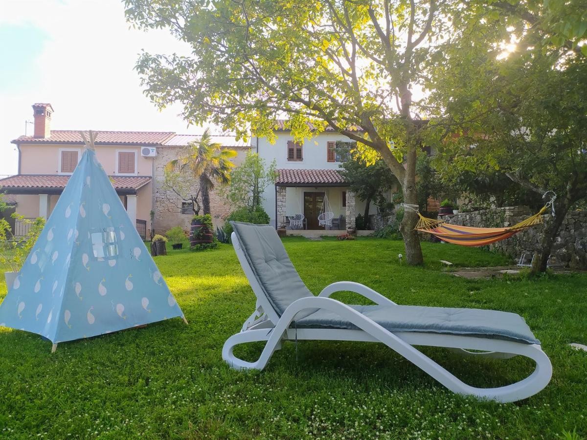 Apartment Parenzana, Little Row House With Big Green Yard In Central Istria Rakotule Exterior photo