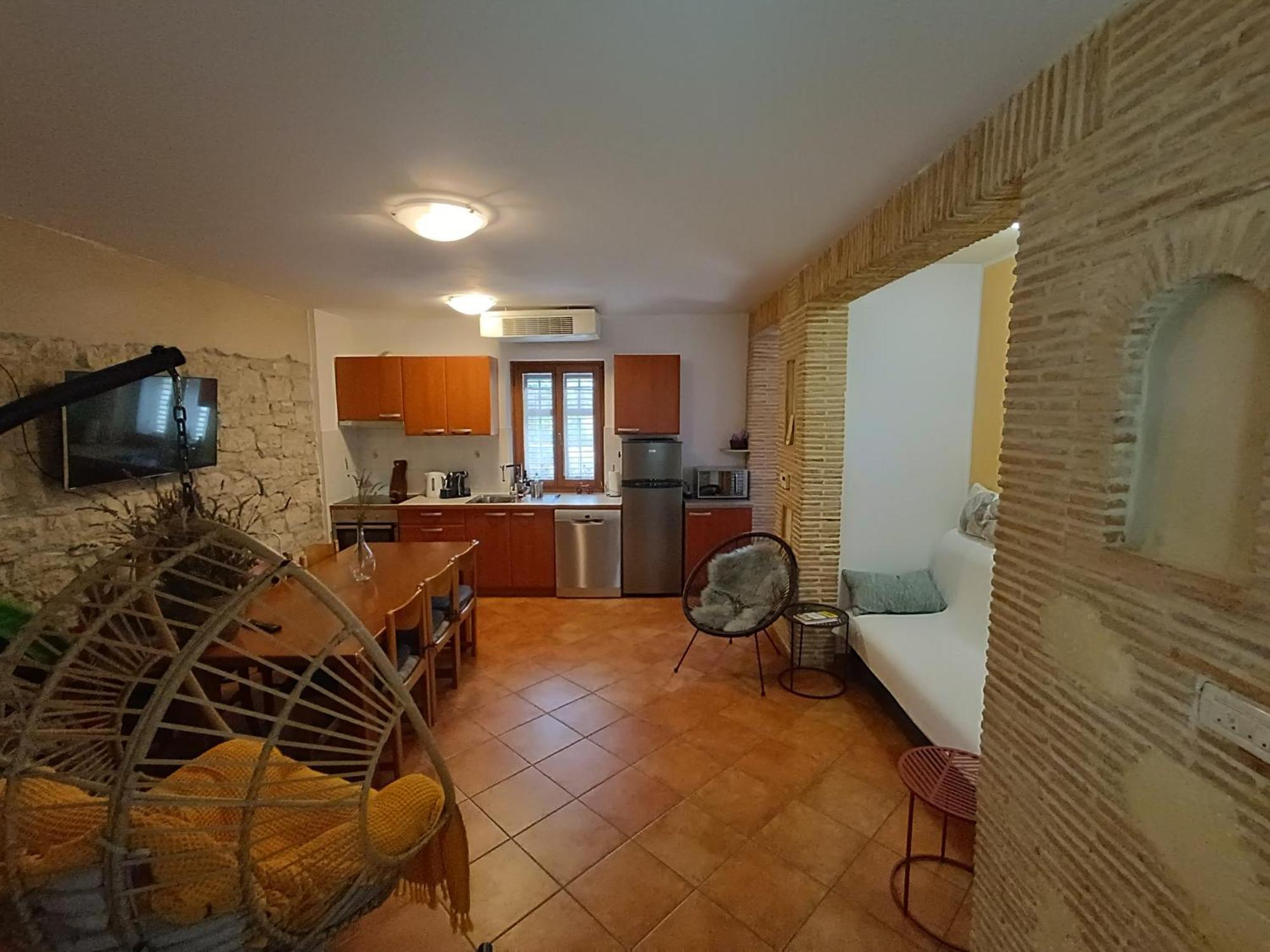 Apartment Parenzana, Little Row House With Big Green Yard In Central Istria Rakotule Room photo